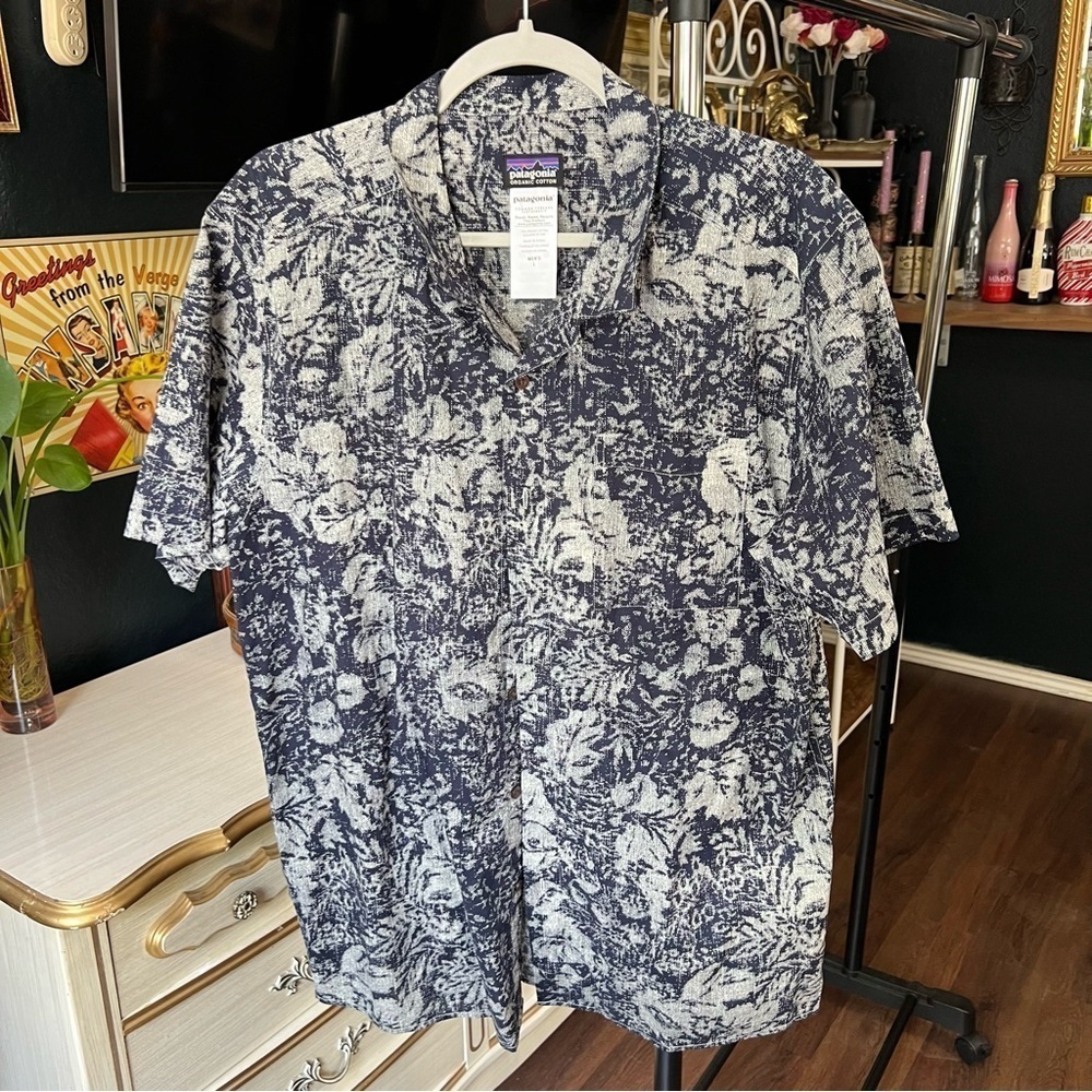 Patagonia Organic Cotton Blue and White Floral Button-Up Shirt
